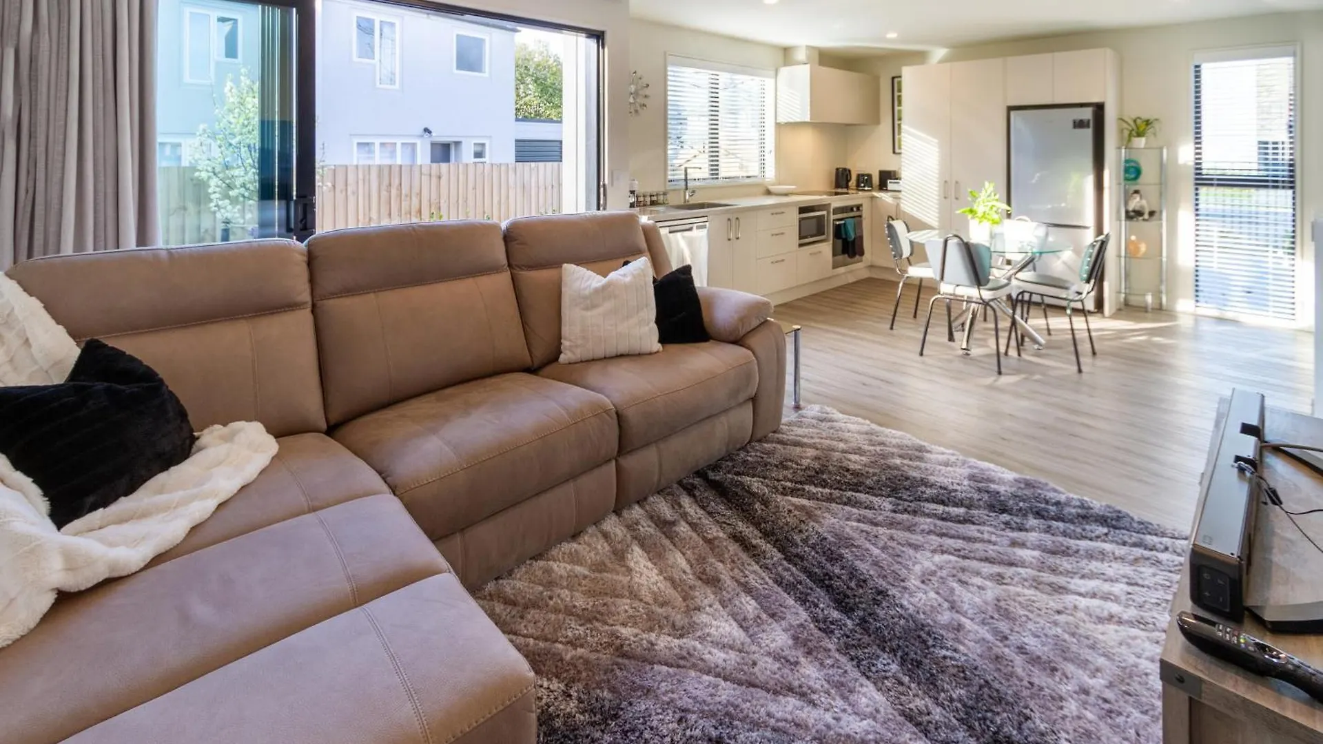 City Home With Car Park, Sunny Deck & 65-Inch Tv location